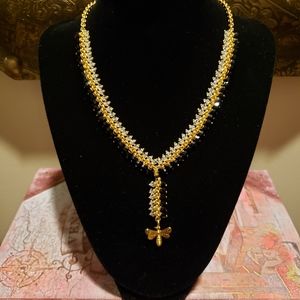 The Queen's Bee necklace. 24ktgfl.